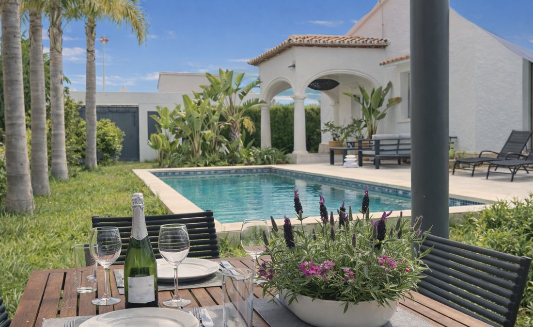 Villa con piscina y pérgola en Els Poblets, Dénia