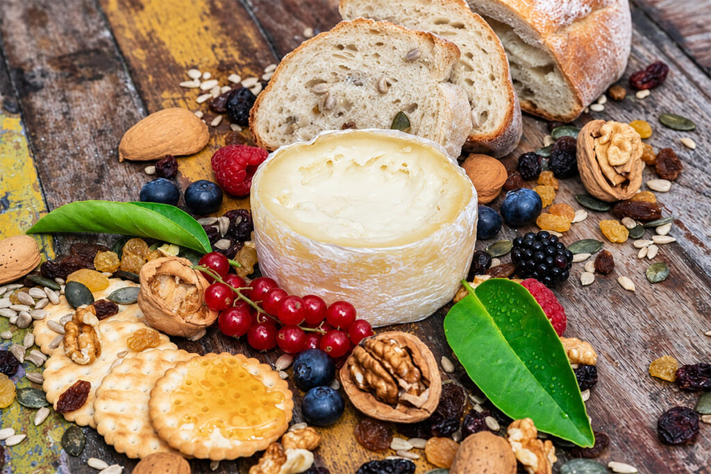 A soft, spoonable wheel of Azeitão cheese with bread and fruit