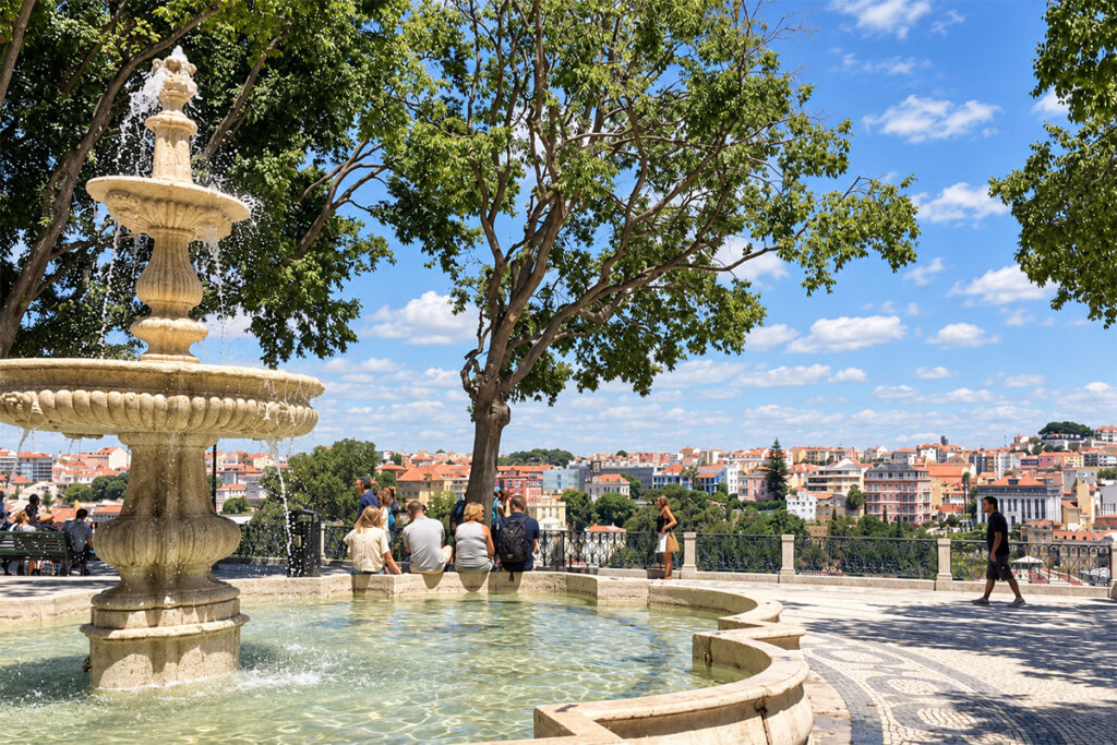 The fountain in the Príncipe Real garden, with the city view beyond